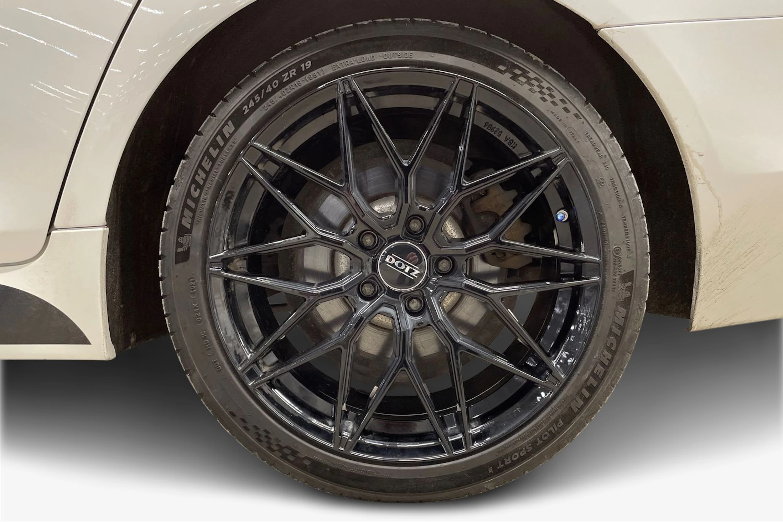 valkoinen BMW 520 2017 kuva 9.