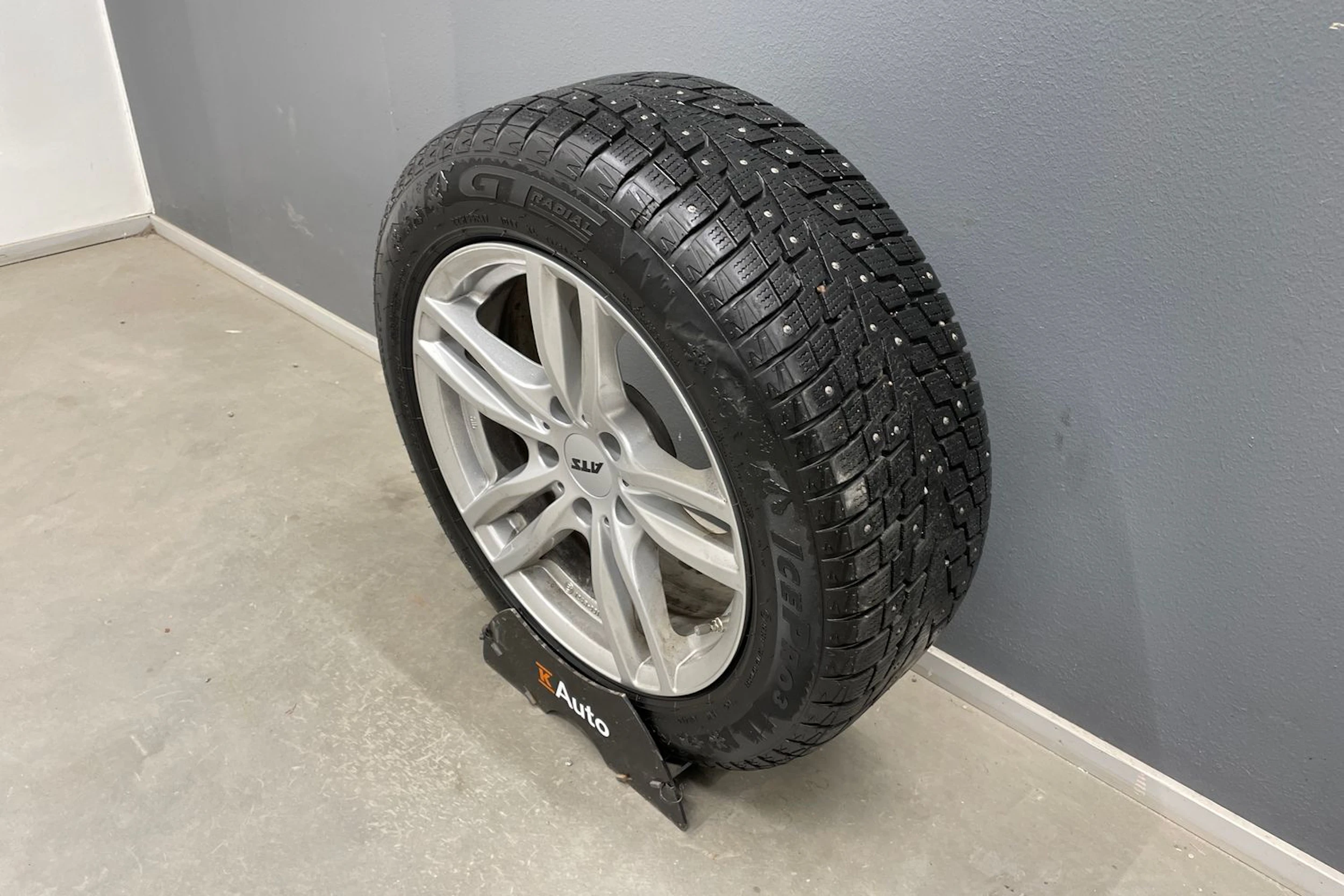 valkoinen BMW 520 2017 kuva 11.