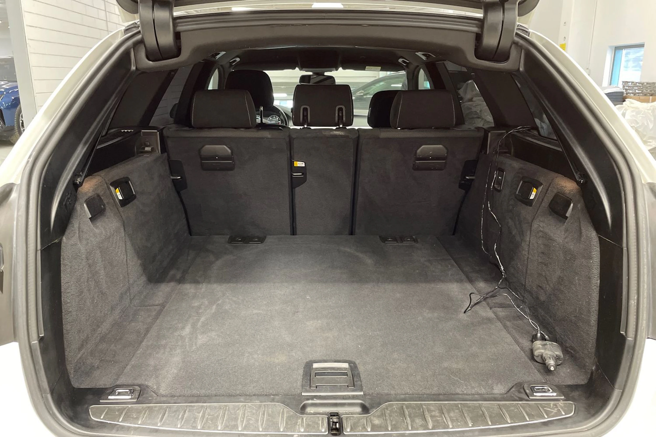 valkoinen BMW 520 2017 kuva 12.