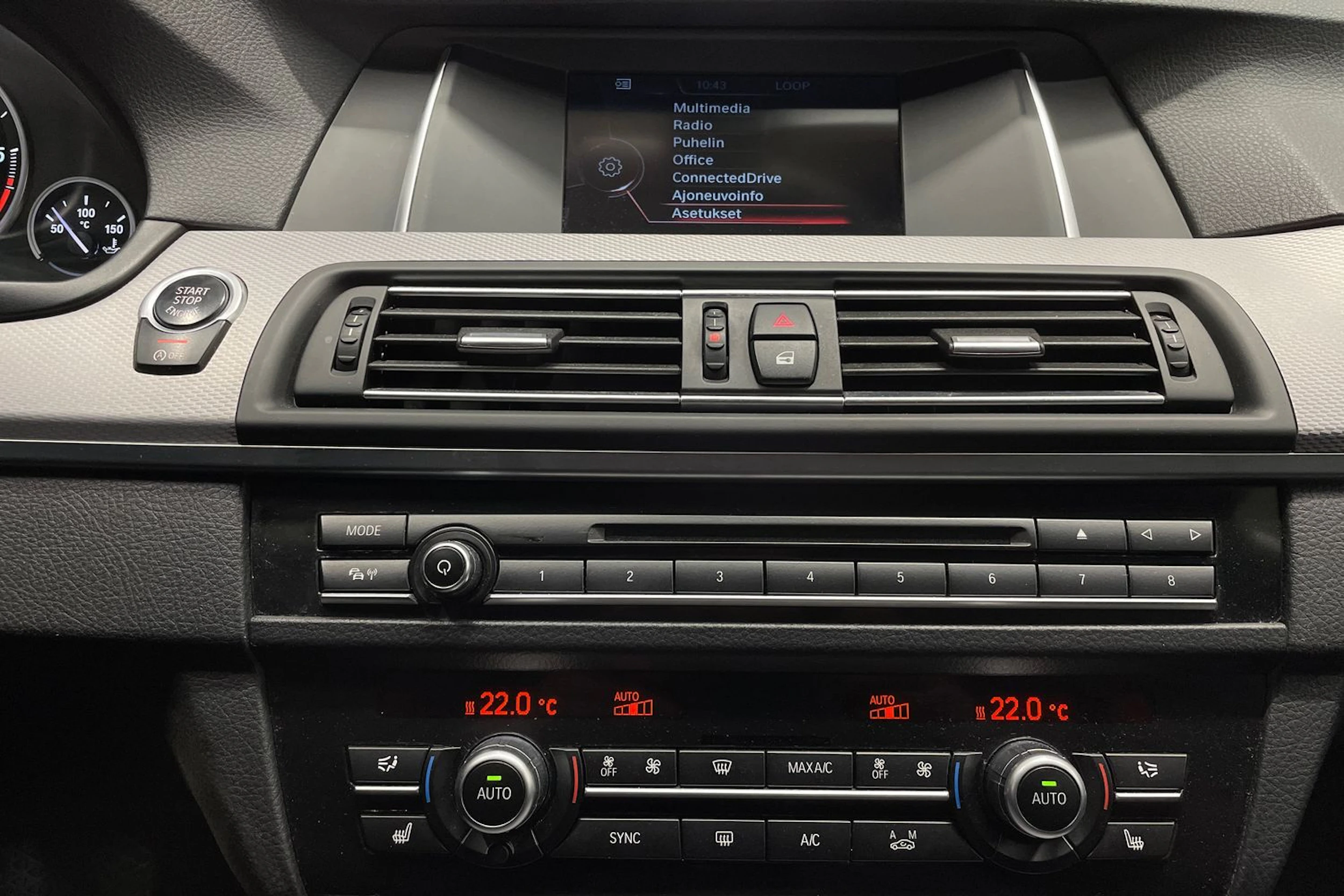 valkoinen BMW 520 2017 kuva 16.