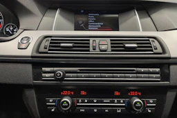 valkoinen BMW 520 2017 kuva 16.