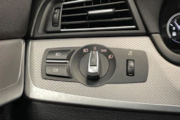 valkoinen BMW 520 2017 kuva 18.