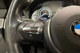 valkoinen BMW 520 2017 kuva 19.