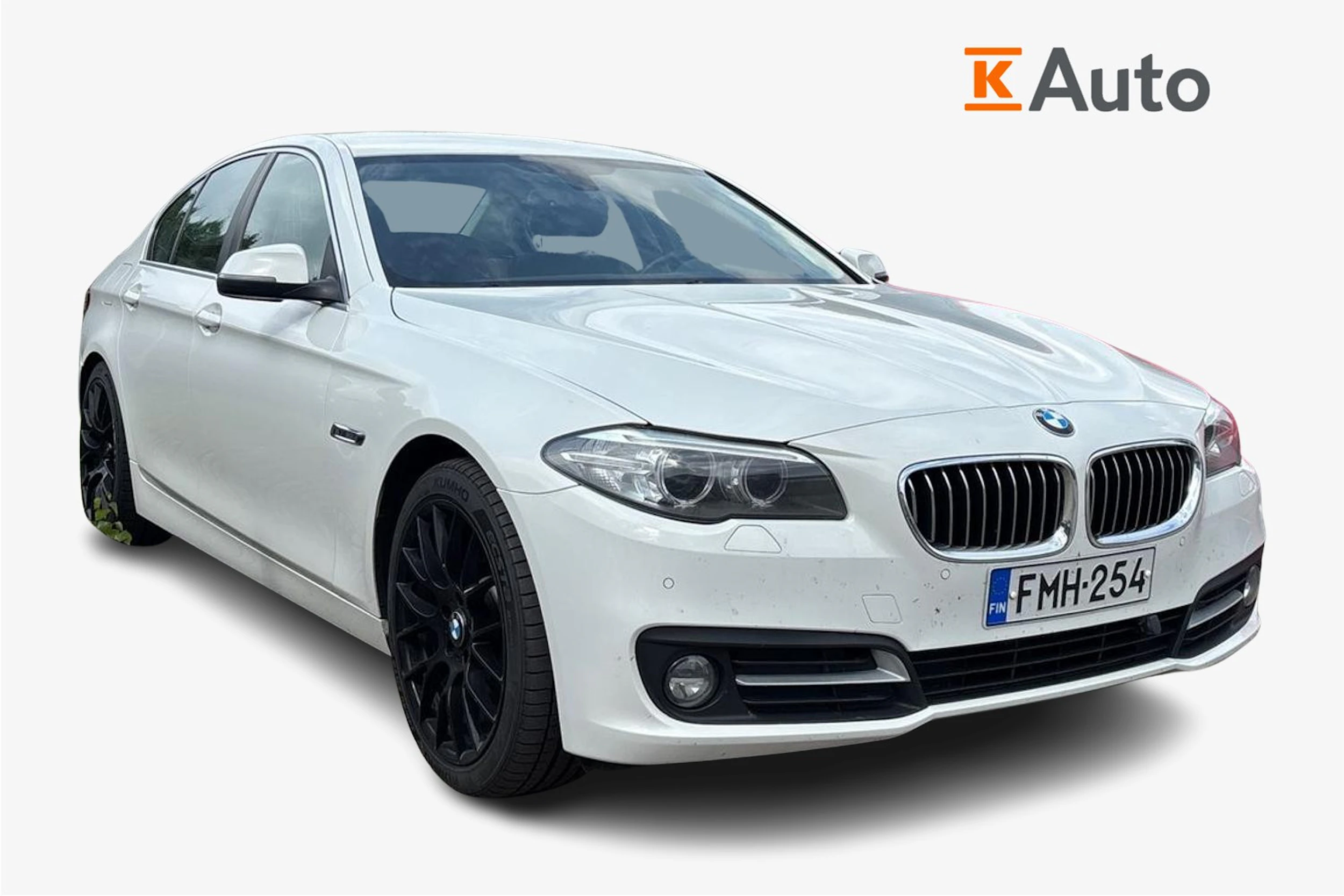 valkoinen BMW 520 2016 kuva 1.