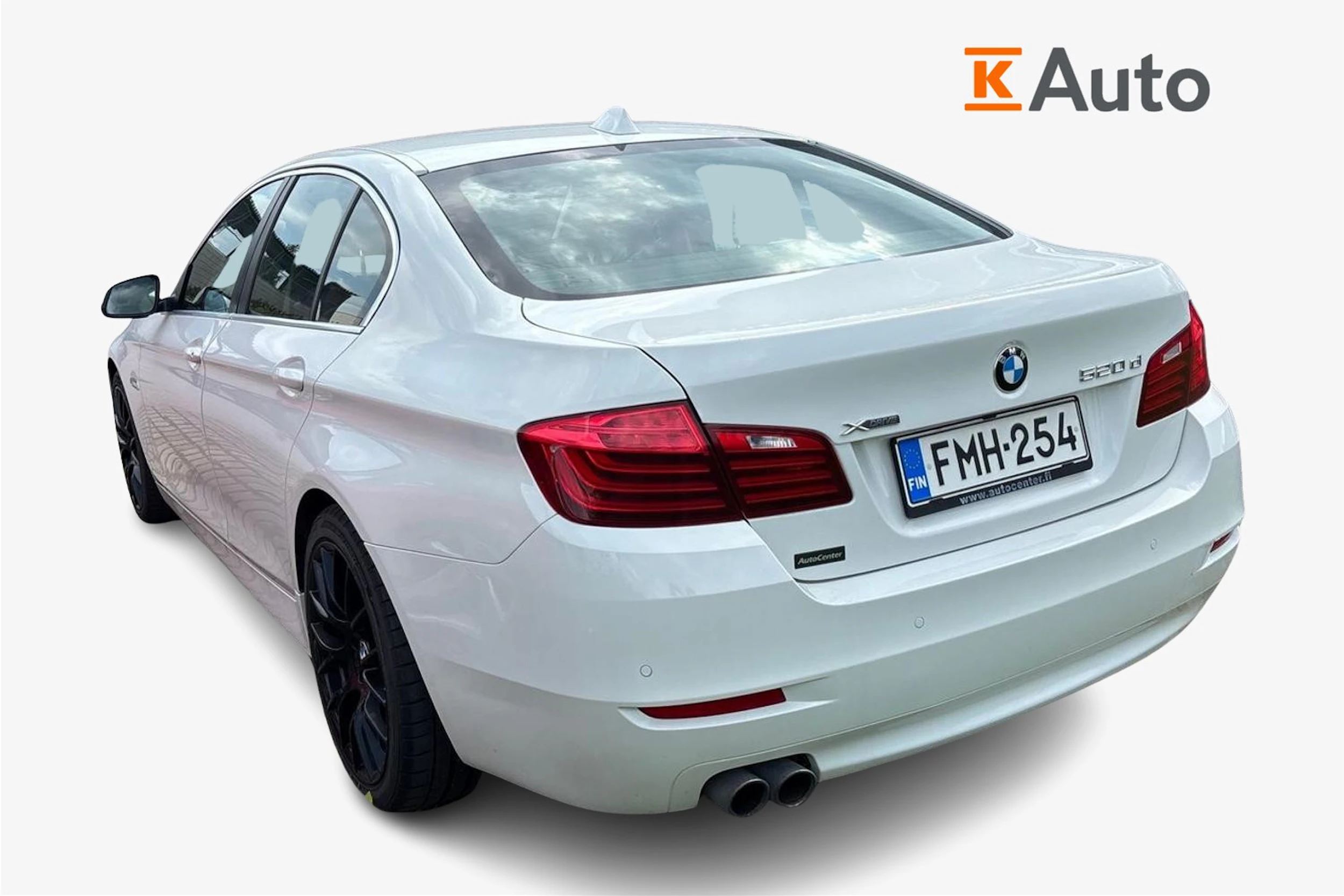 valkoinen BMW 520 2016 kuva 2.