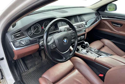 valkoinen BMW 520 2016 kuva 3.