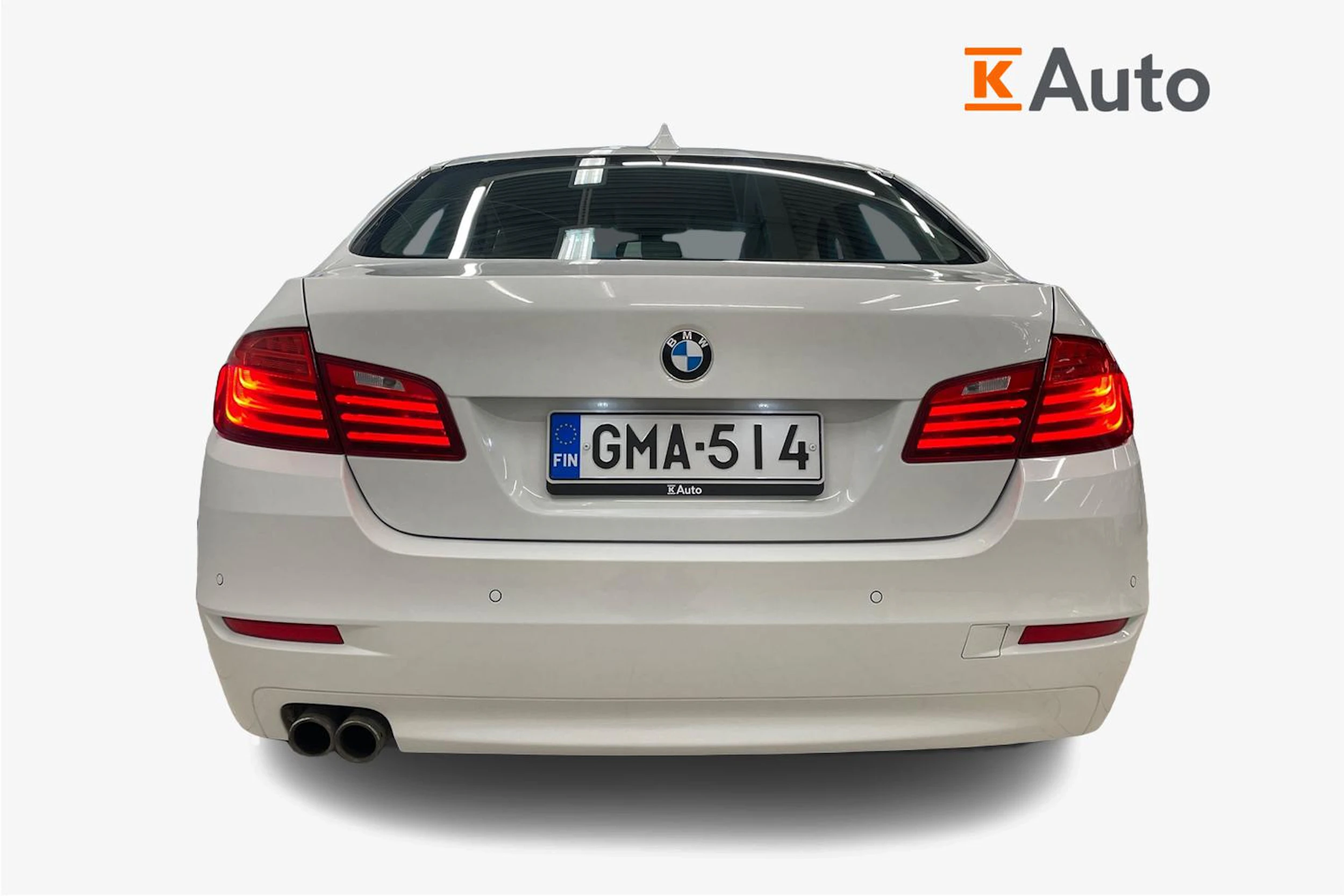 valkoinen BMW 520 2016 kuva 3.