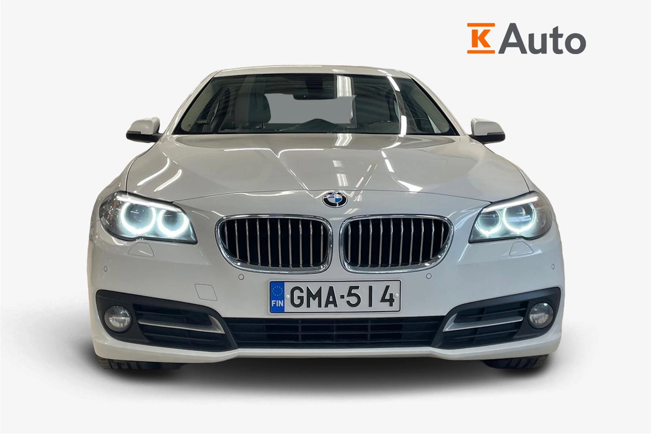 valkoinen BMW 520 2016 kuva 4.