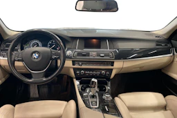 valkoinen BMW 520 2016 kuva 7.