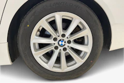 valkoinen BMW 520 2016 kuva 9.