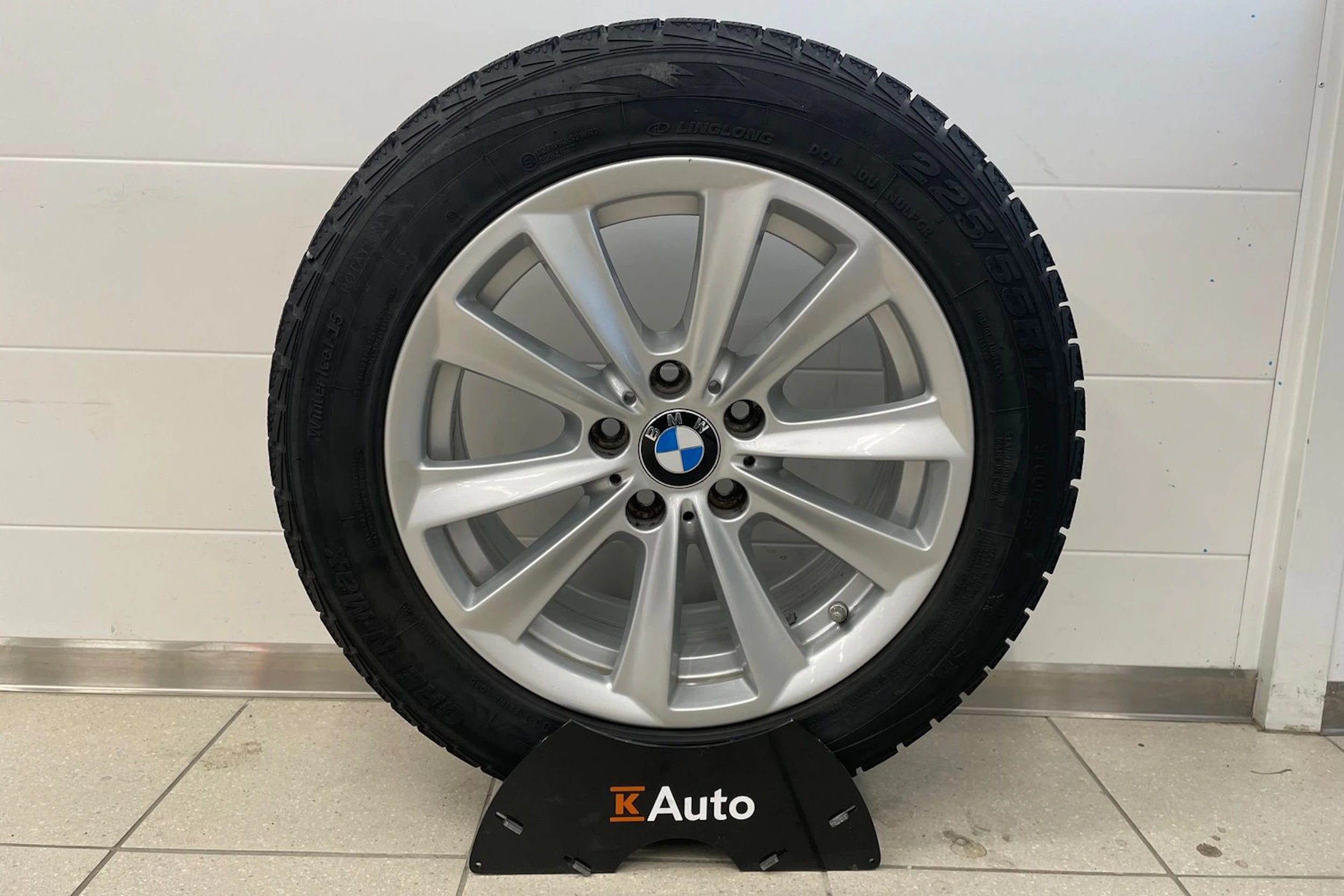 valkoinen BMW 520 2016 kuva 10.