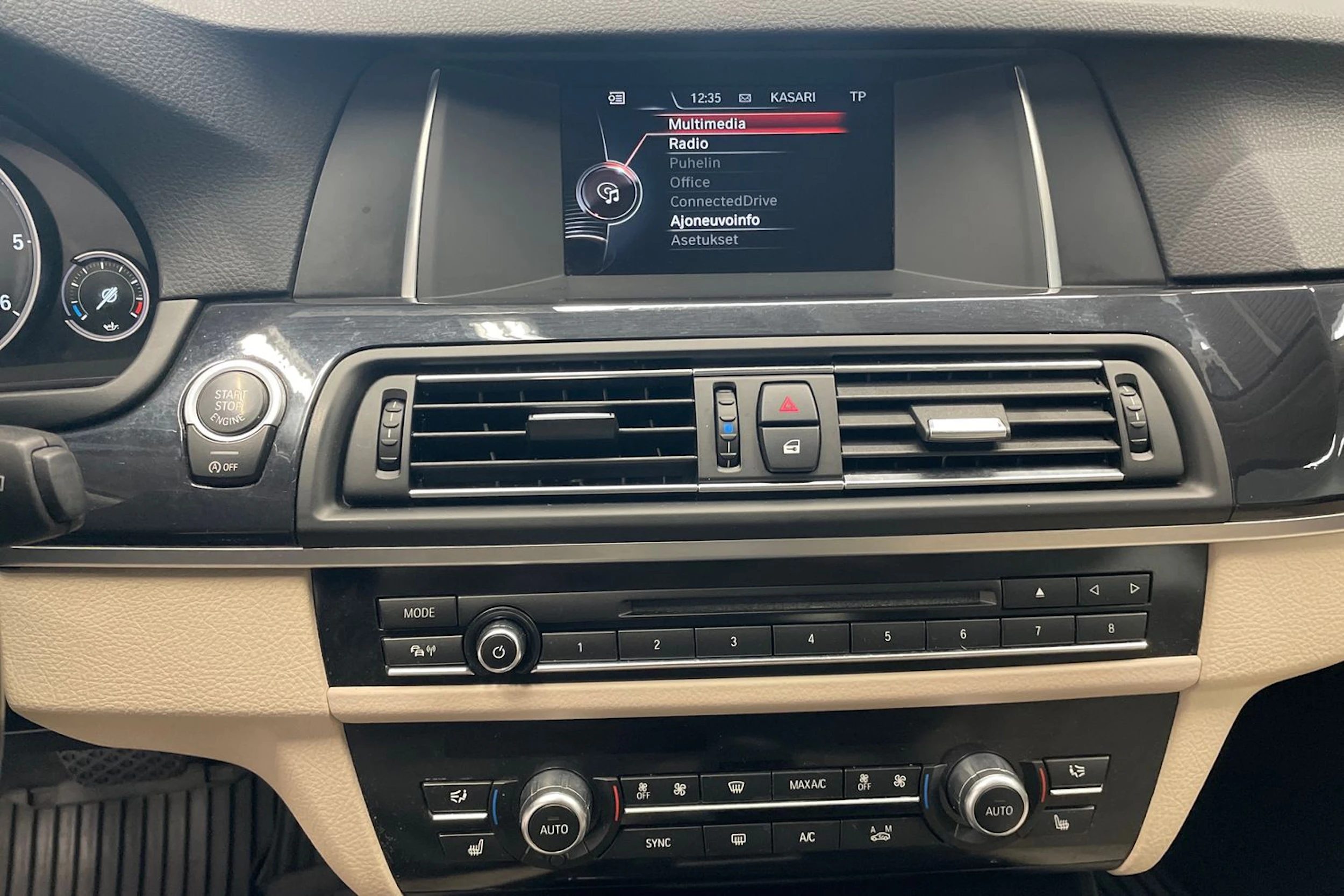 valkoinen BMW 520 2016 kuva 17.