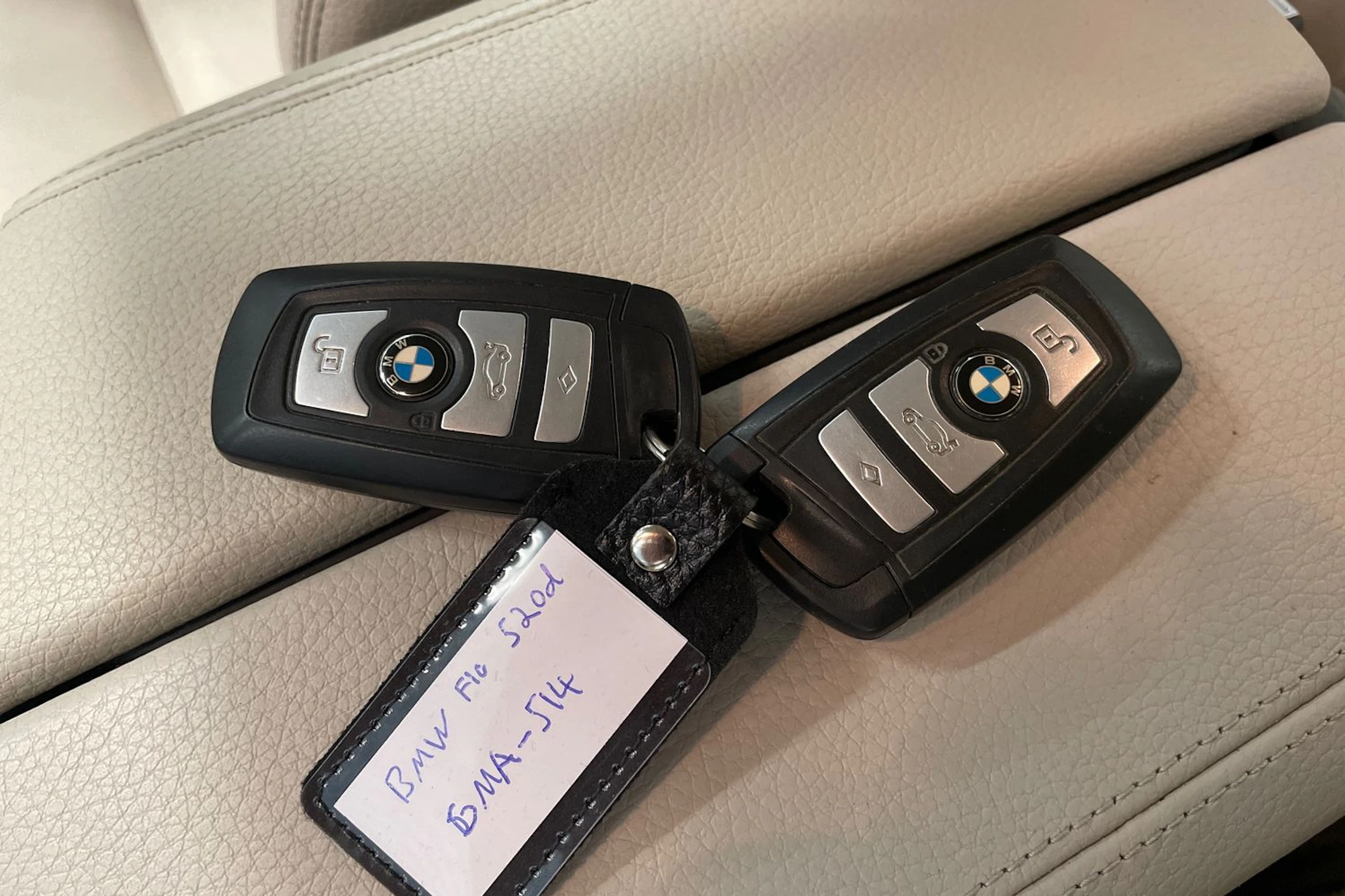valkoinen BMW 520 2016 kuva 18.