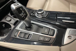 valkoinen BMW 520 2016 kuva 19.