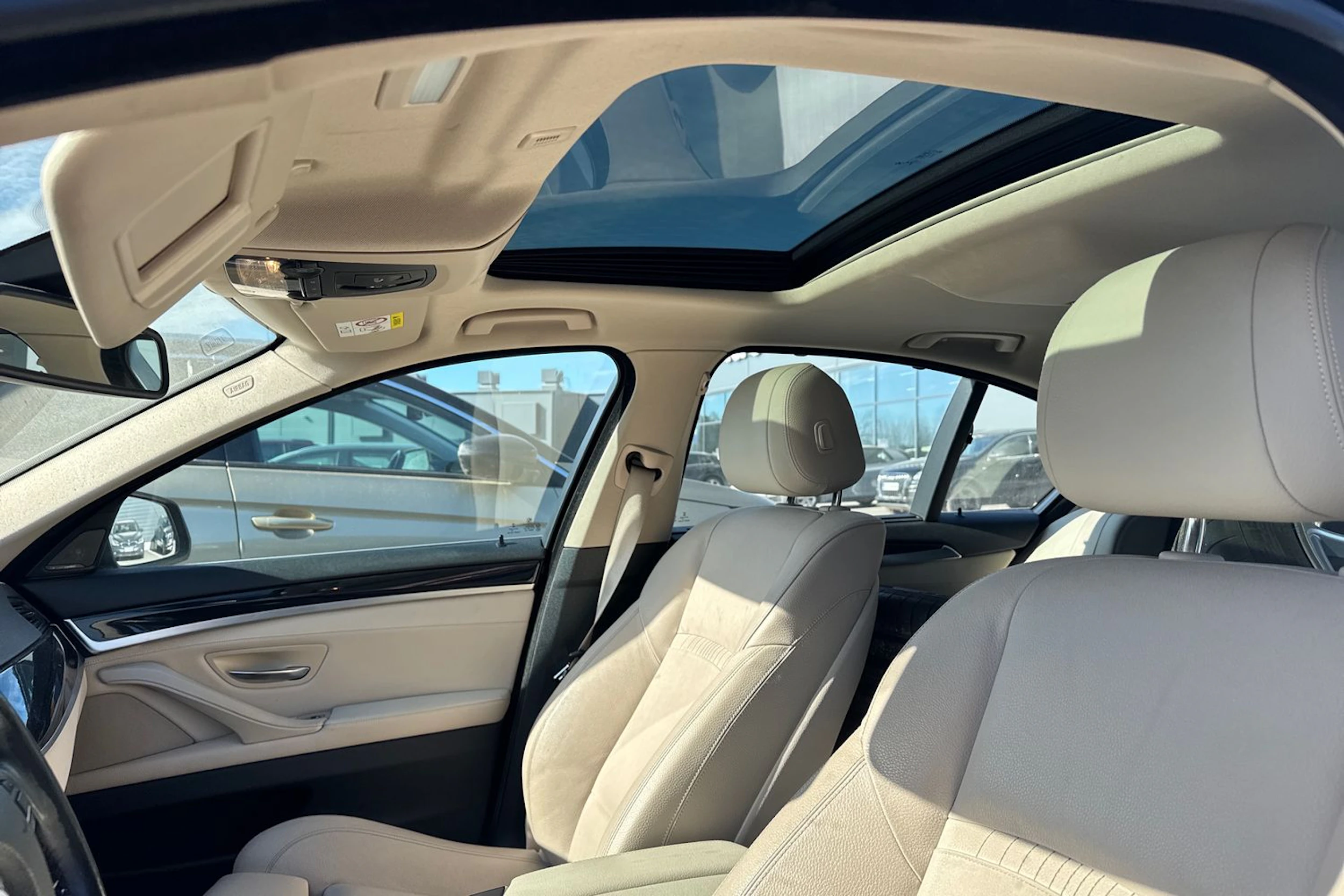 musta BMW 520 2016 kuva 6.