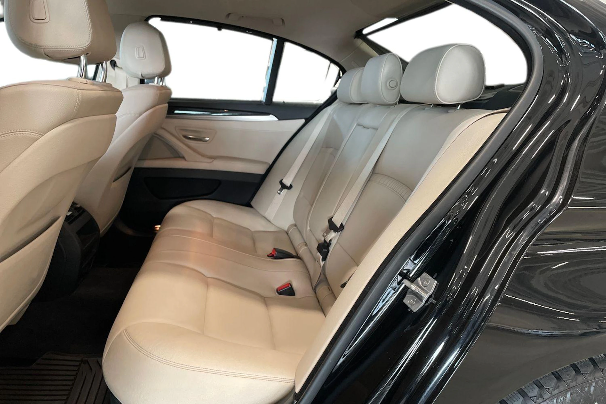 musta BMW 520 2016 kuva 8.