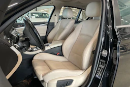 musta BMW 520 2016 kuva 11.