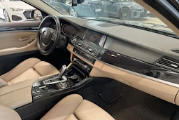 musta BMW 520 2016 kuva 13.