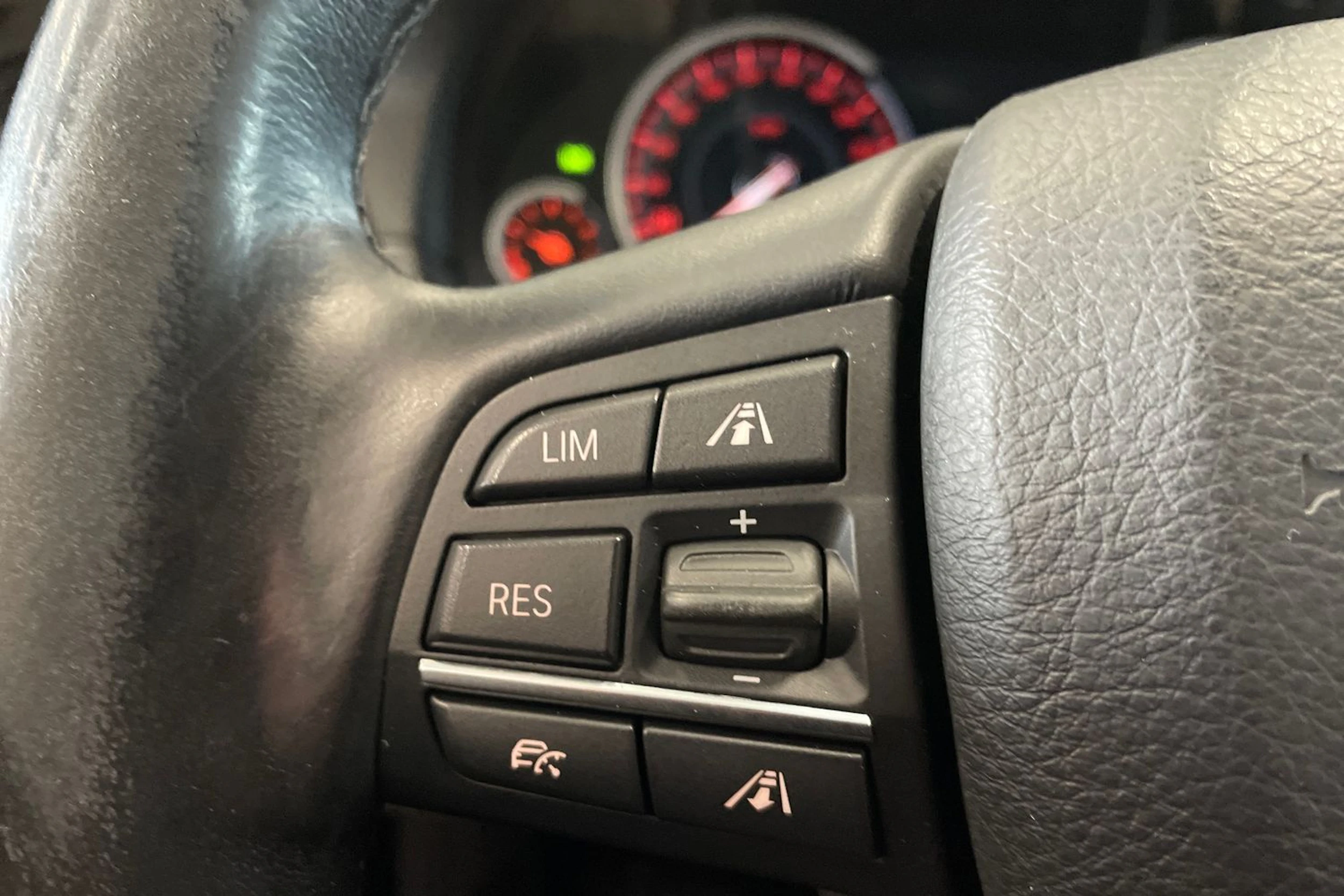 musta BMW 520 2016 kuva 16.