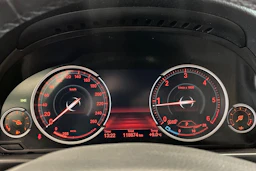 musta BMW 520 2016 kuva 17.