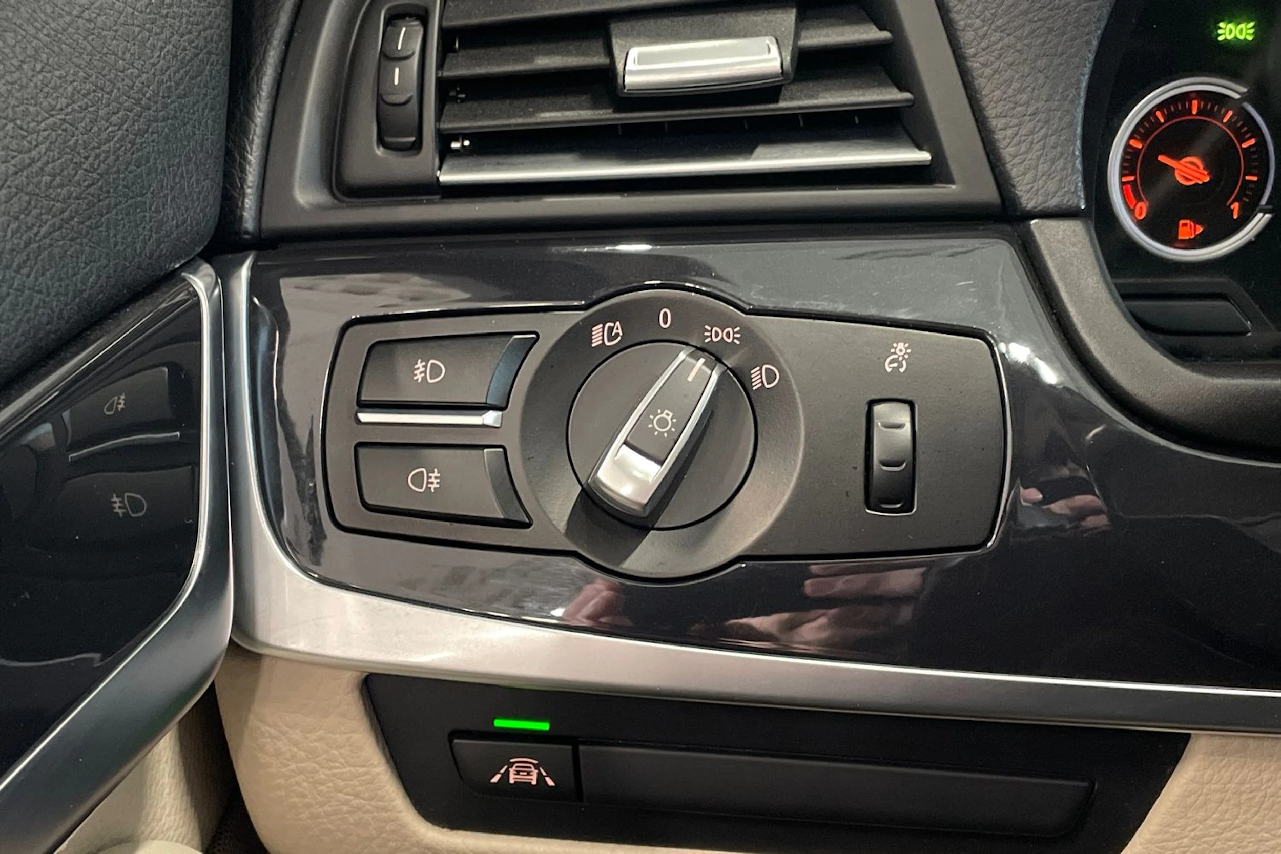musta BMW 520 2016 kuva 18.