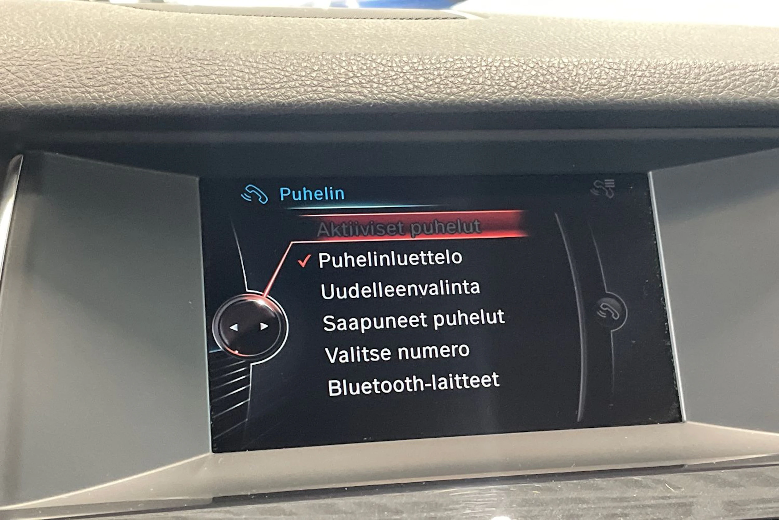 musta BMW 520 2016 kuva 22.