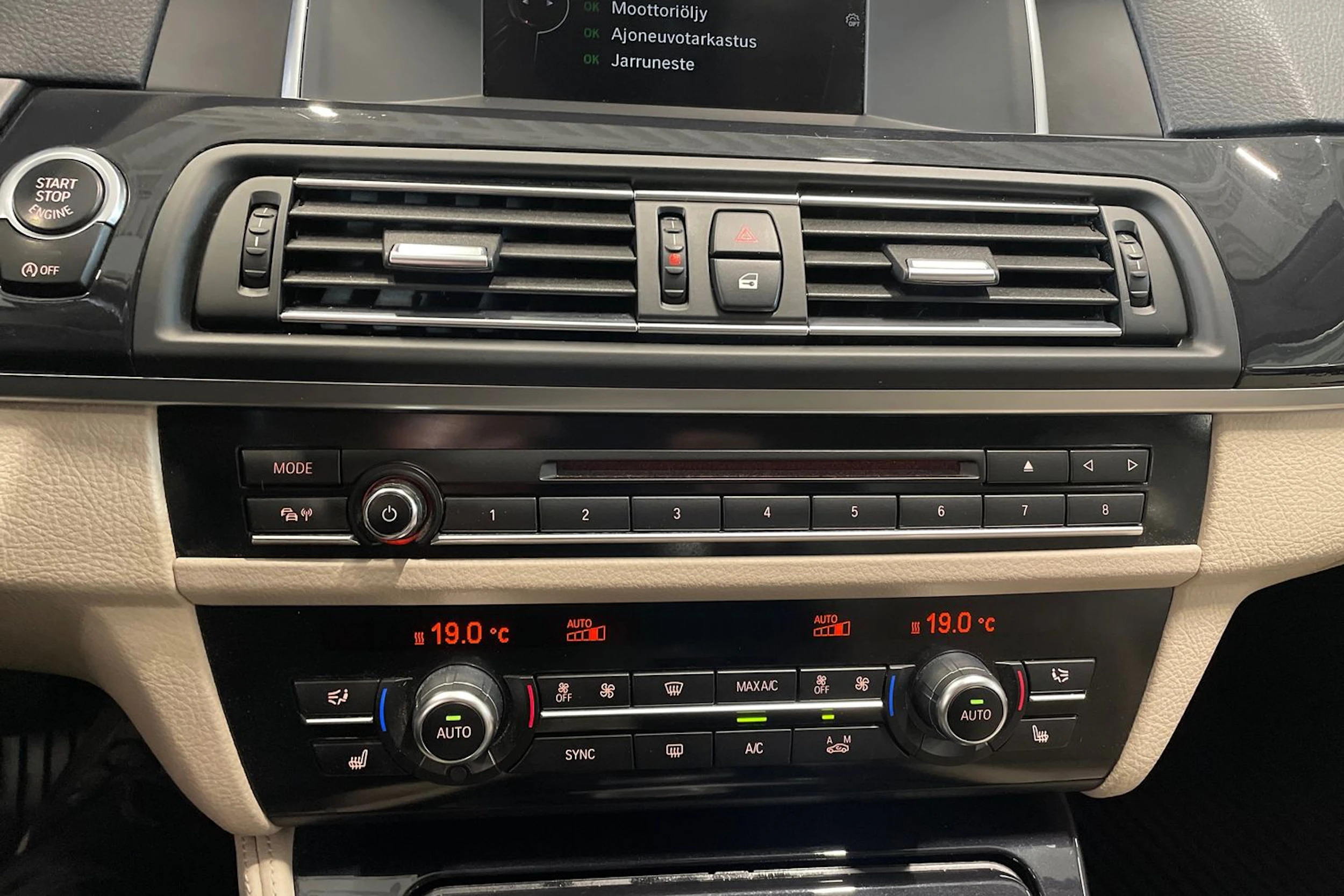 musta BMW 520 2016 kuva 24.