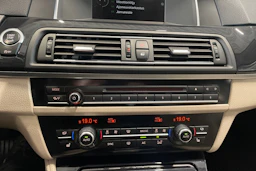 musta BMW 520 2016 kuva 24.
