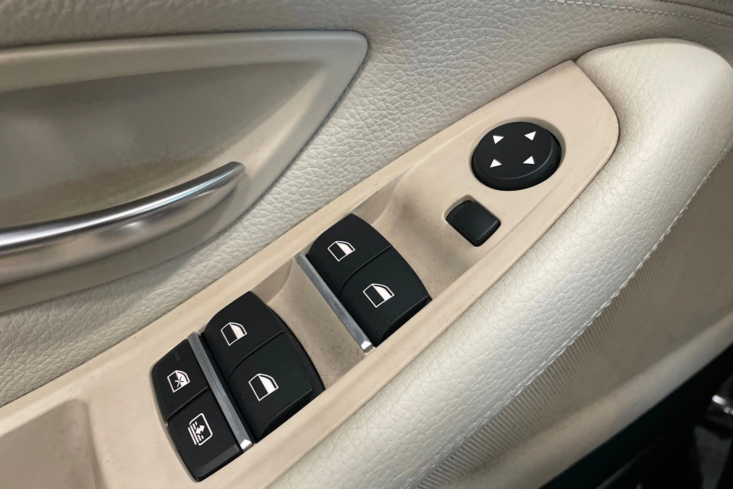 musta BMW 520 2016 kuva 29.