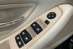 musta BMW 520 2016 kuva 29.