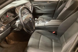 musta BMW 520 2016 kuva 3.