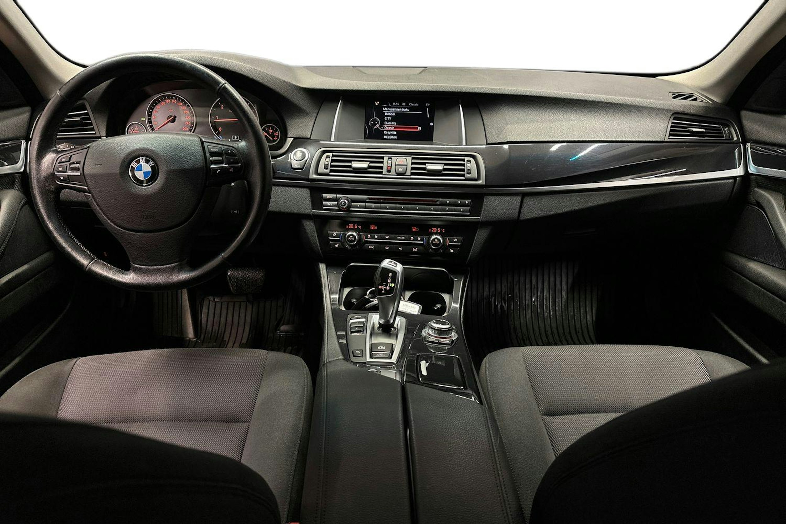 musta BMW 520 2016 kuva 9.