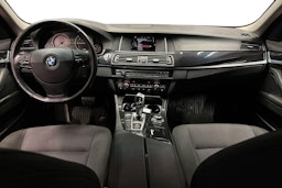 musta BMW 520 2016 kuva 9.