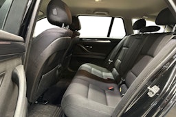 musta BMW 520 2016 kuva 10.