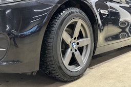 musta BMW 520 2016 kuva 11.