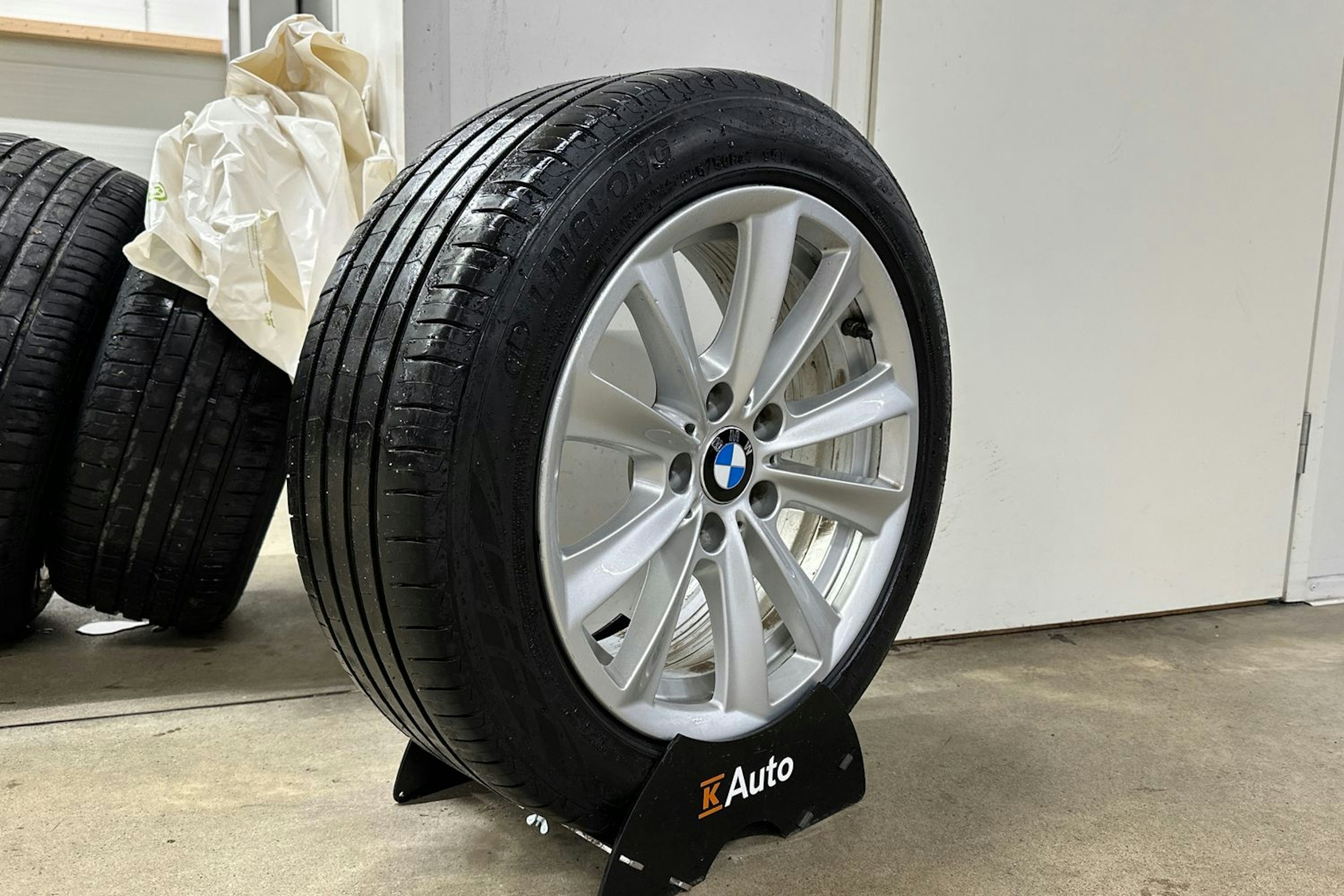 musta BMW 520 2016 kuva 13.