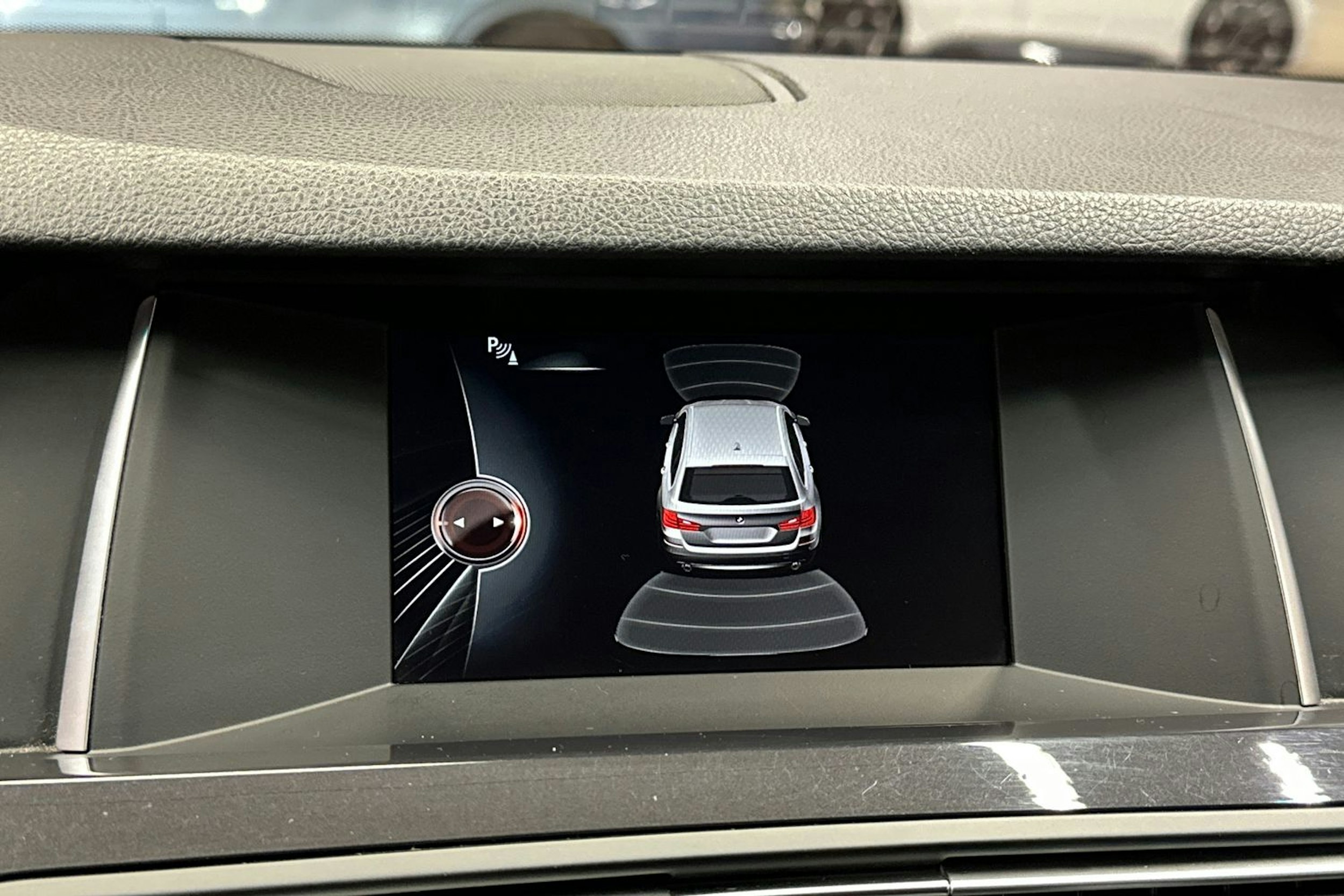 musta BMW 520 2016 kuva 19.