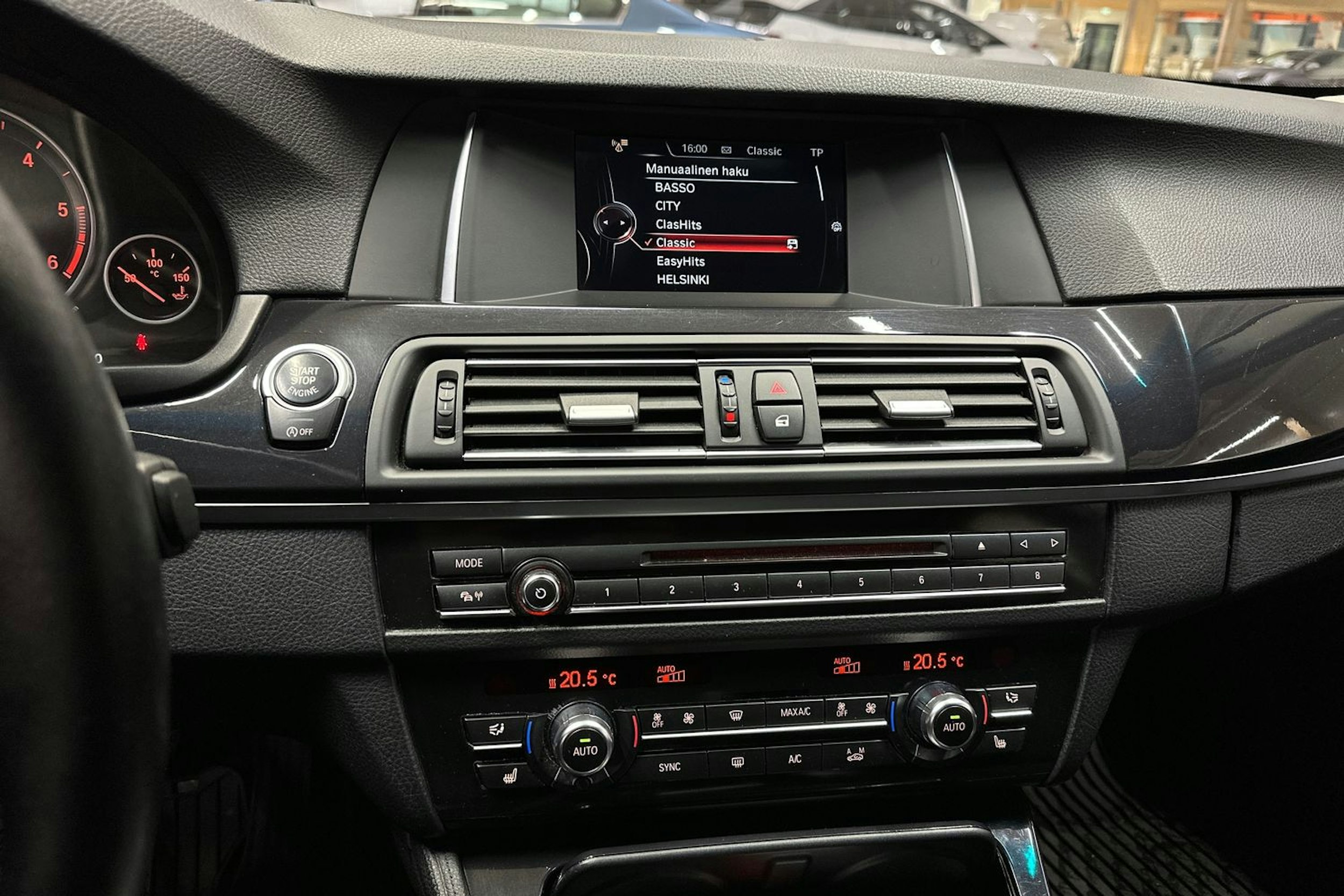 musta BMW 520 2016 kuva 21.