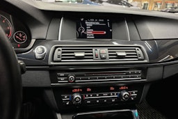 musta BMW 520 2016 kuva 21.
