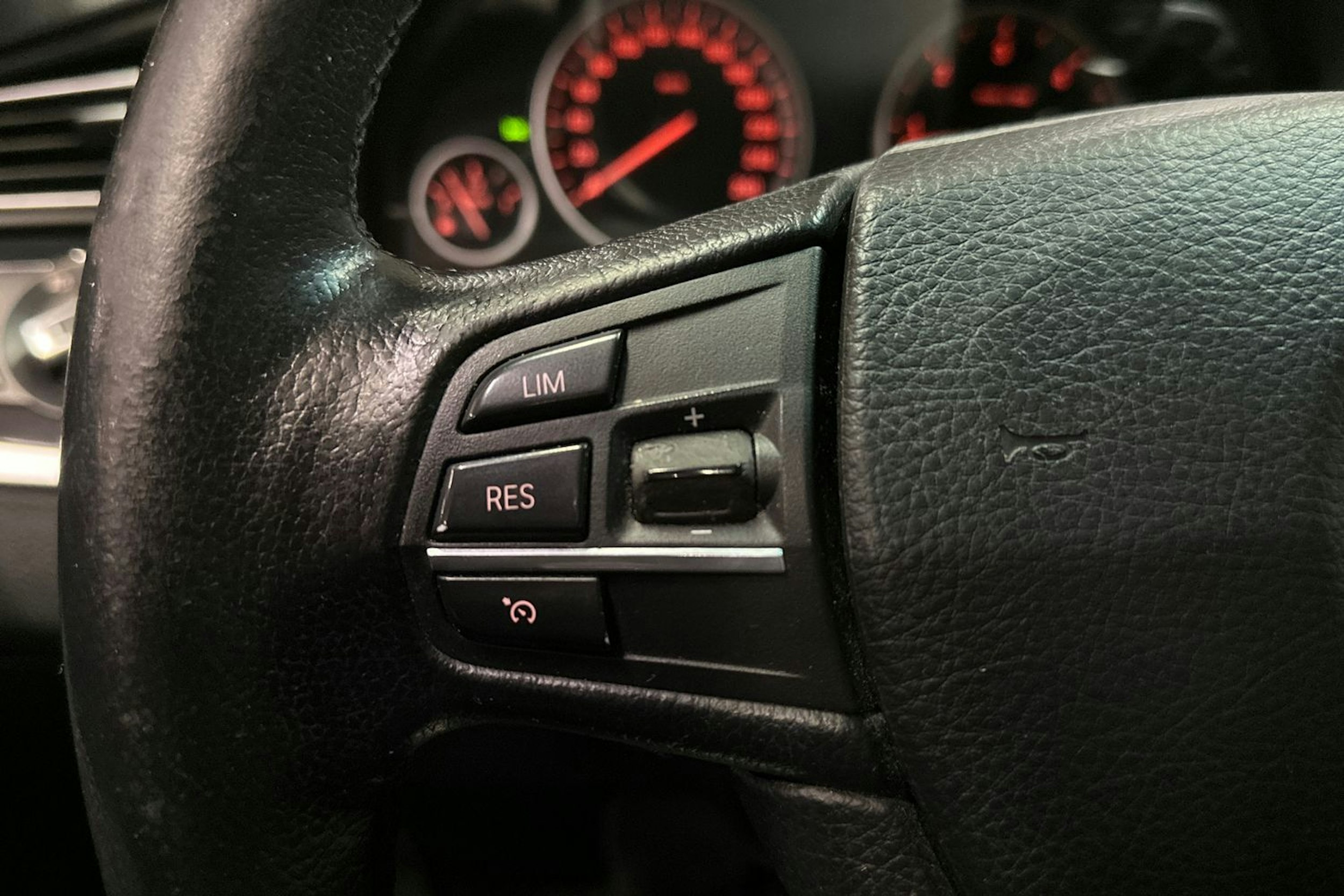 musta BMW 520 2016 kuva 24.