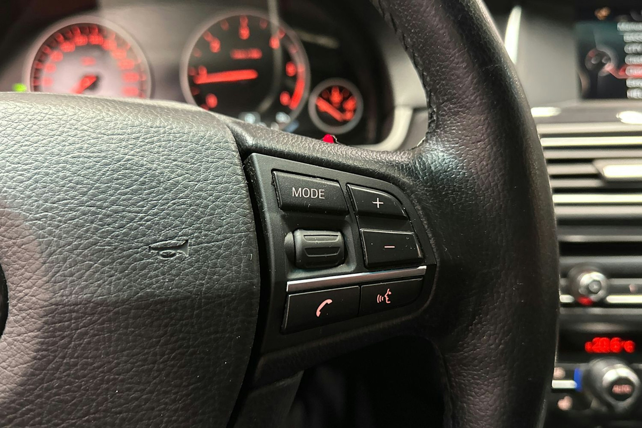 musta BMW 520 2016 kuva 25.