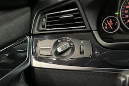 musta BMW 520 2016 kuva 26.