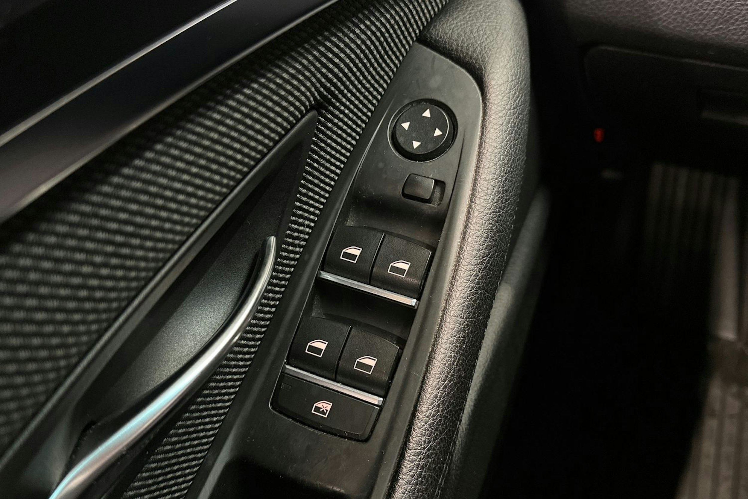 musta BMW 520 2016 kuva 27.