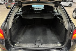 musta BMW 520 2016 kuva 28.