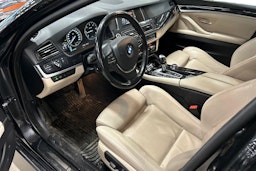 musta BMW 520 2016 kuva 3.