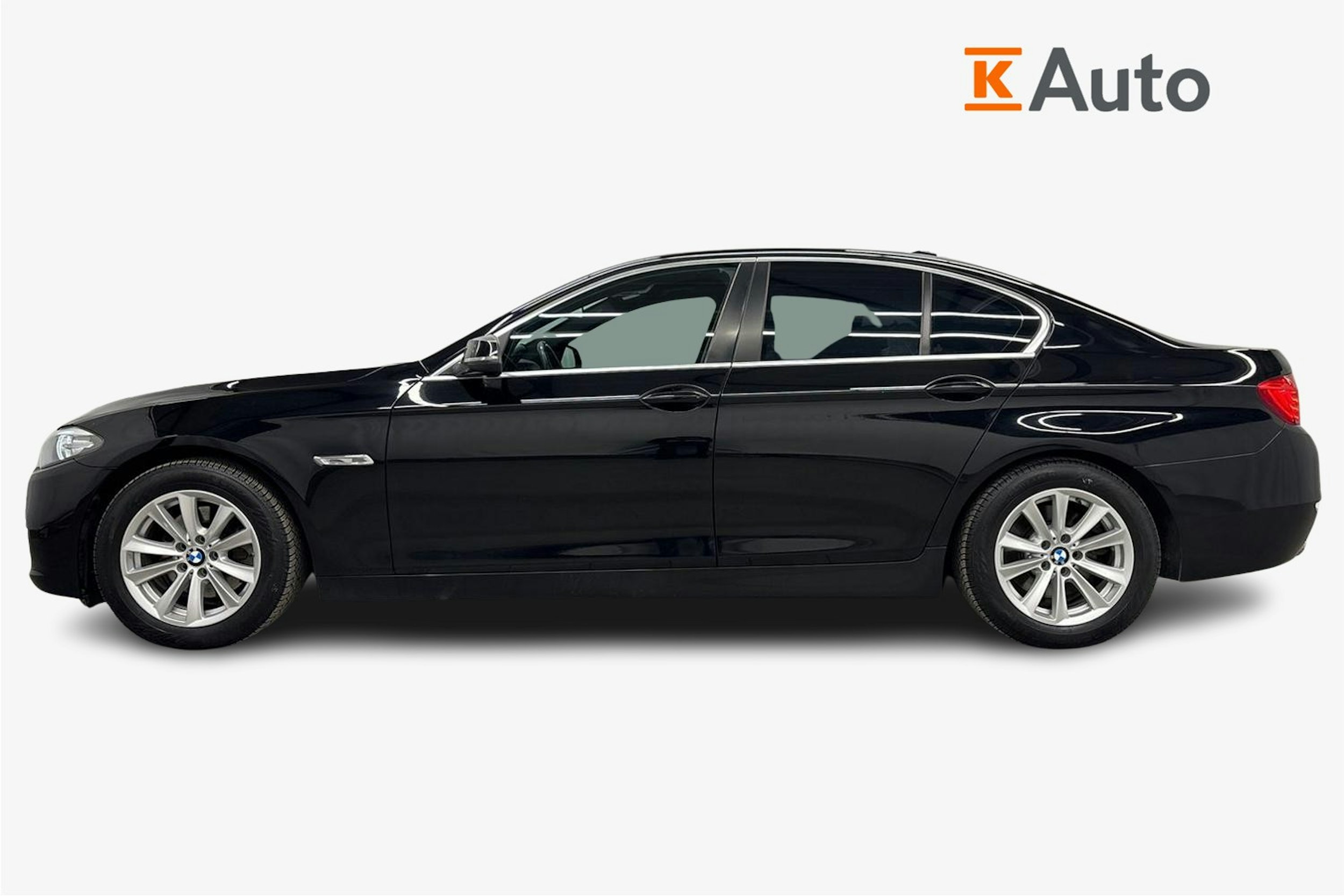 musta BMW 520 2016 kuva 6.