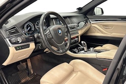 musta BMW 520 2016 kuva 7.