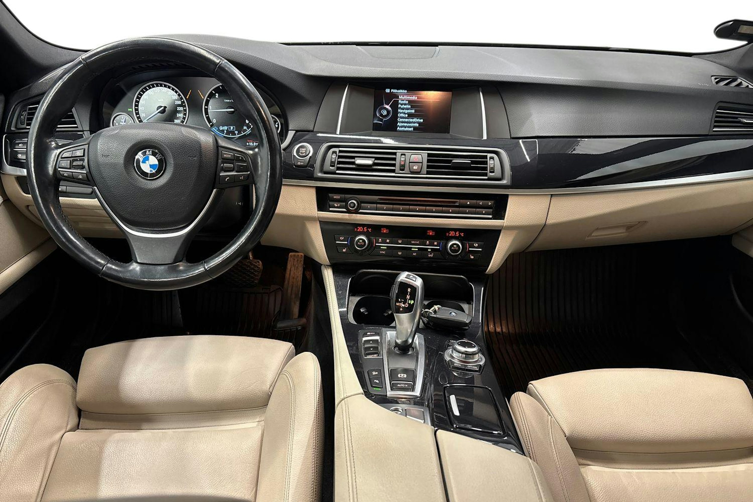 musta BMW 520 2016 kuva 9.
