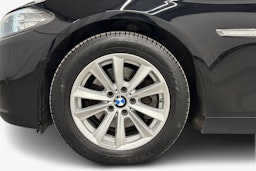 musta BMW 520 2016 kuva 11.