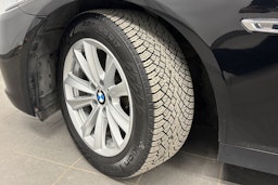 musta BMW 520 2016 kuva 13.